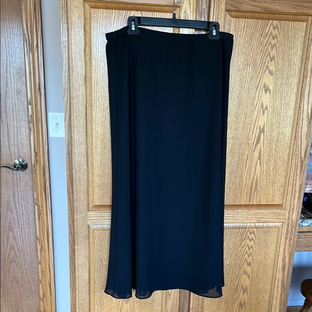 MSK Petite women’s A-line midi chiffon skirt.  Size 2X